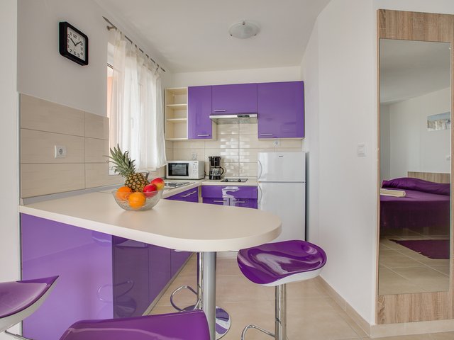 Ljubičasti studio apartman