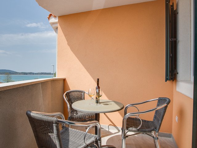 Ljubičasti studio apartman