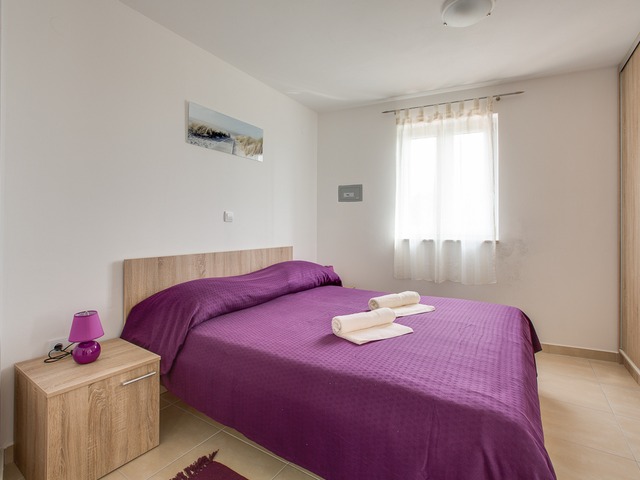 Ljubičasti studio apartman